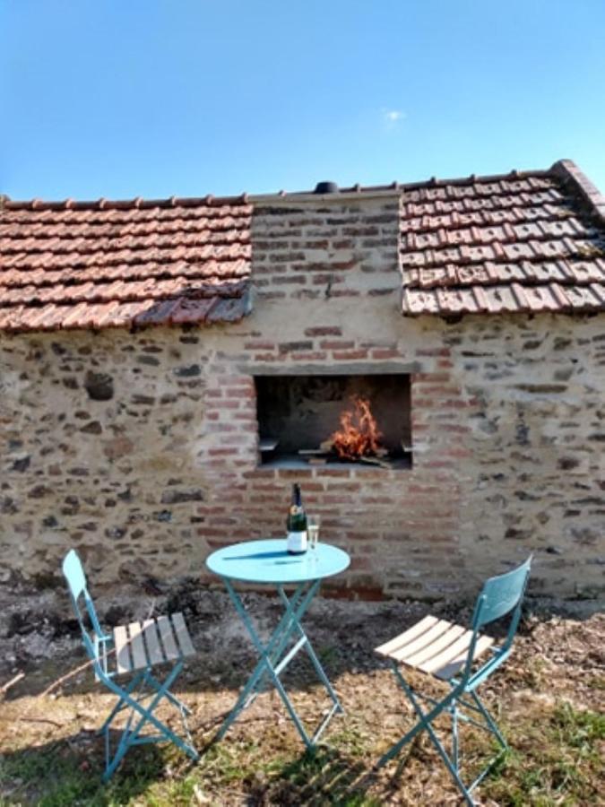 Lavender House - Traditional Stone House Oozing Charm And Character Cersay Exterior photo